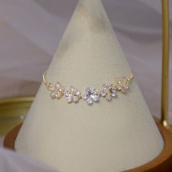 Diamond Flowers 14k Gold Bracelet Adjustable *NWT - Picture 8 of 10